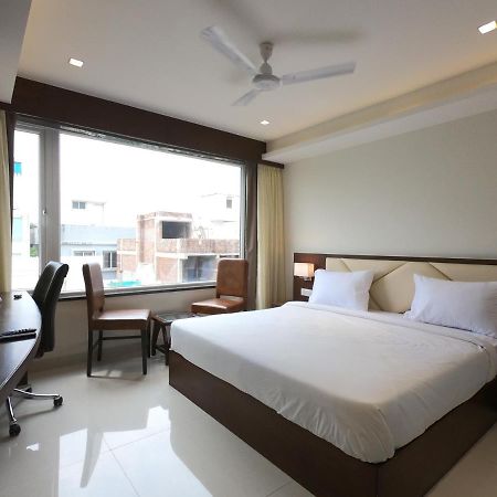 Hotel The Bellevue Indore Exterior photo