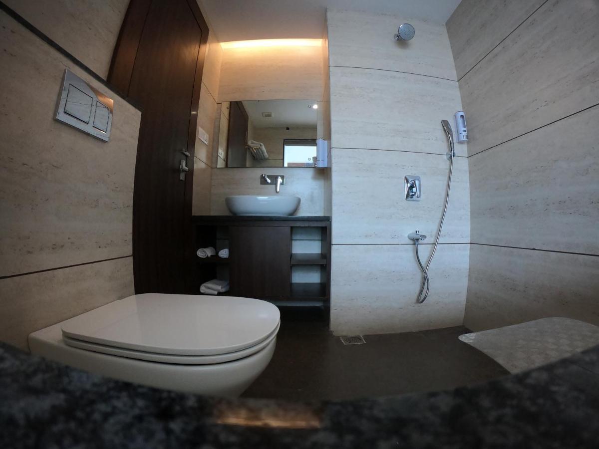 Hotel The Bellevue Indore Exterior photo